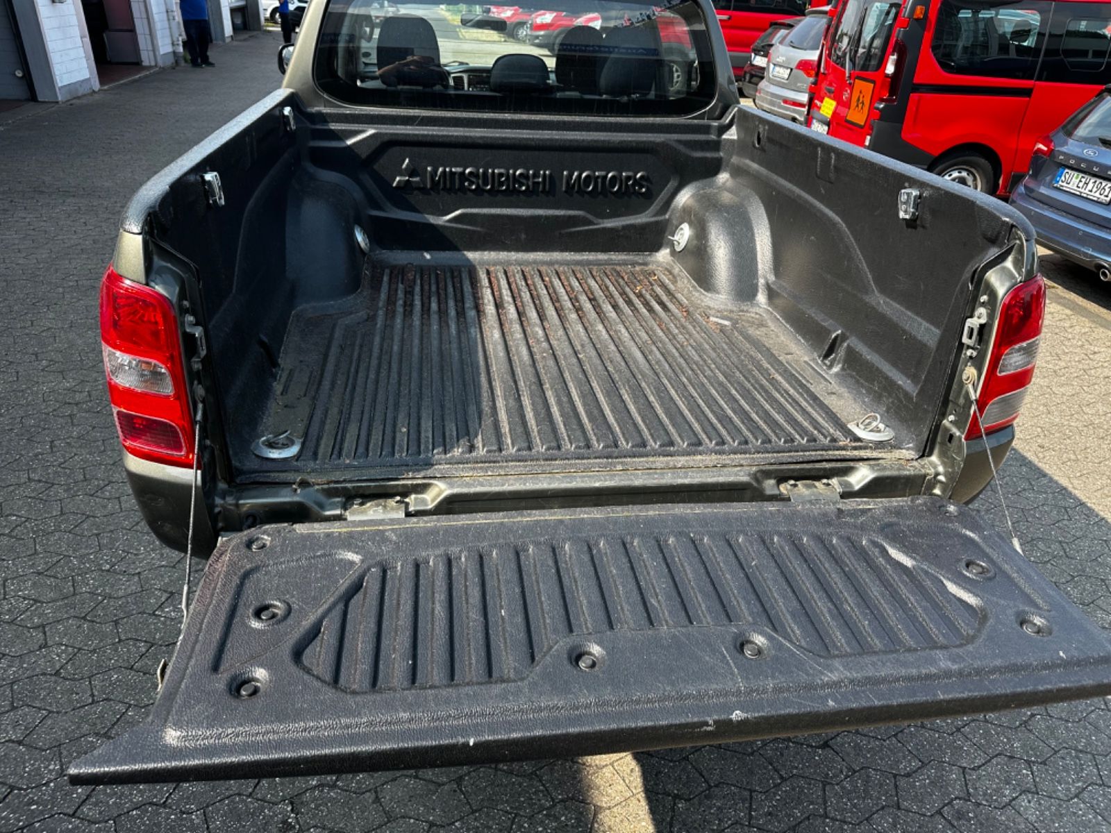 Fahrzeugabbildung Mitsubishi L 200  Doppelkabine 4WD KLIMA