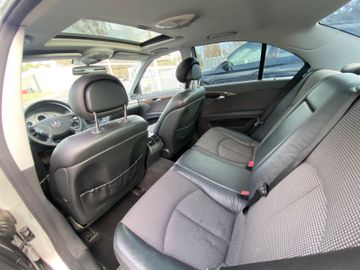 Fahrzeugabbildung Mercedes-Benz E 200 Kompressor Avantgarde*SHZ*PDC*Tempomat*