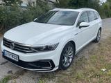 Volkswagen Passat Variant 1.4 TSI DSG GTE AHK/PANO/R-KA/ACC - mit Hybrid-Antrieb: Beheizbares Lenkrad, Kombi