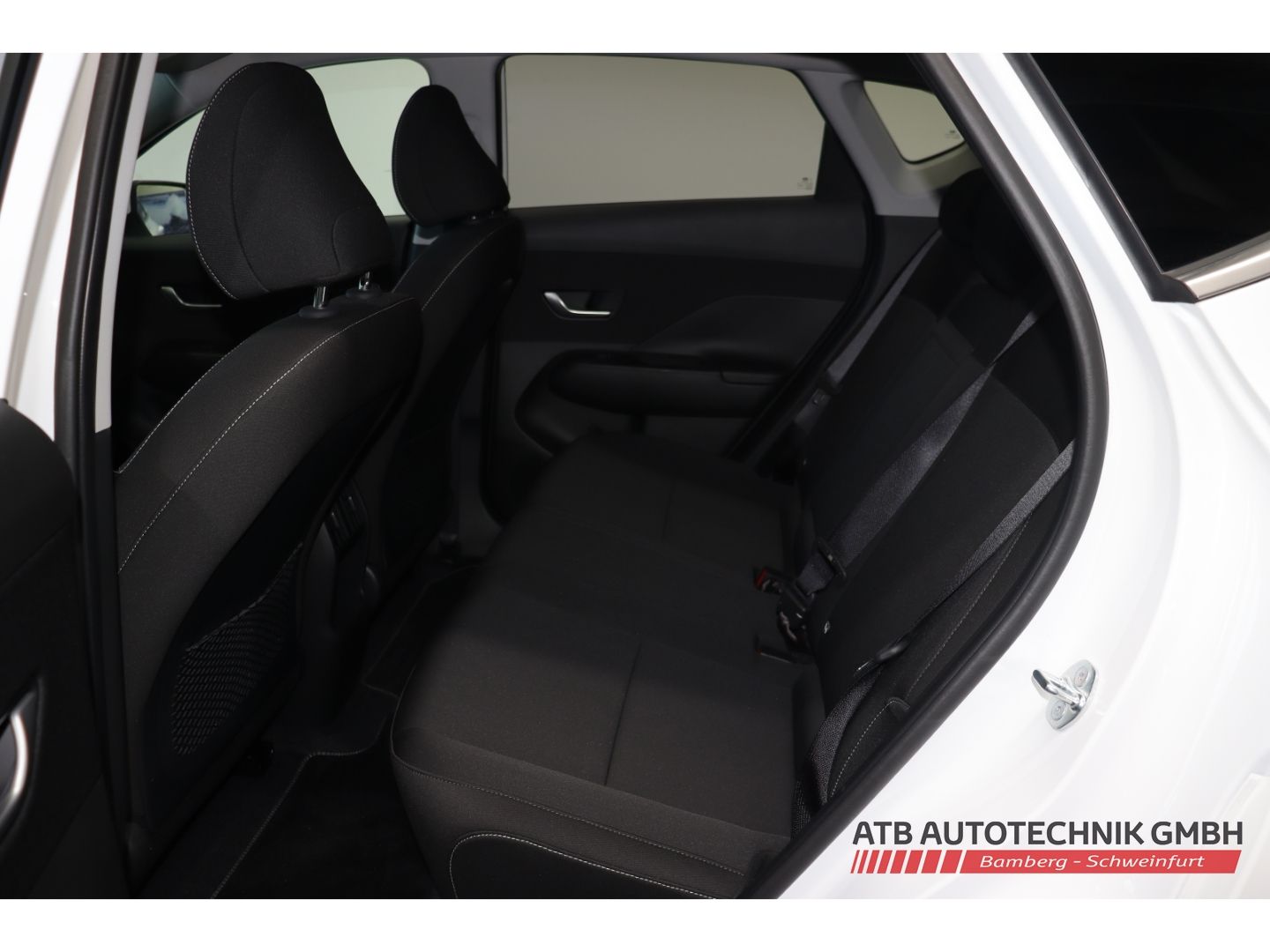 Fahrzeugabbildung Hyundai KONA Elektro Trend 2WD 65,4kWh 99,3% SOH Navi 36