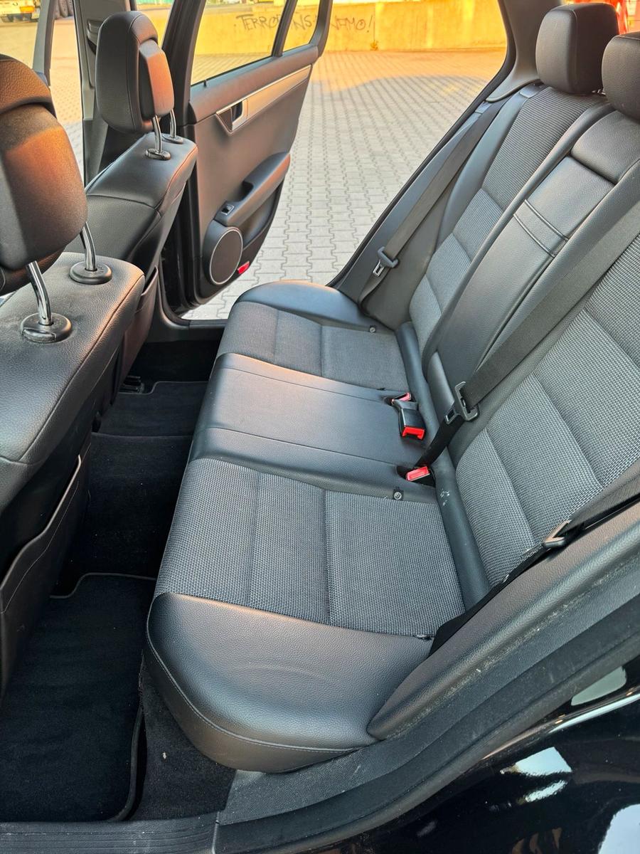 Mercedes-Benz  2012 — photo 10