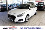 Hyundai i30 1.4 cw Select/Klima/Navi/Eu6/Gepflegt! - Hyundai i30 mit Benzin-Antrieb: Kombi, 1.6