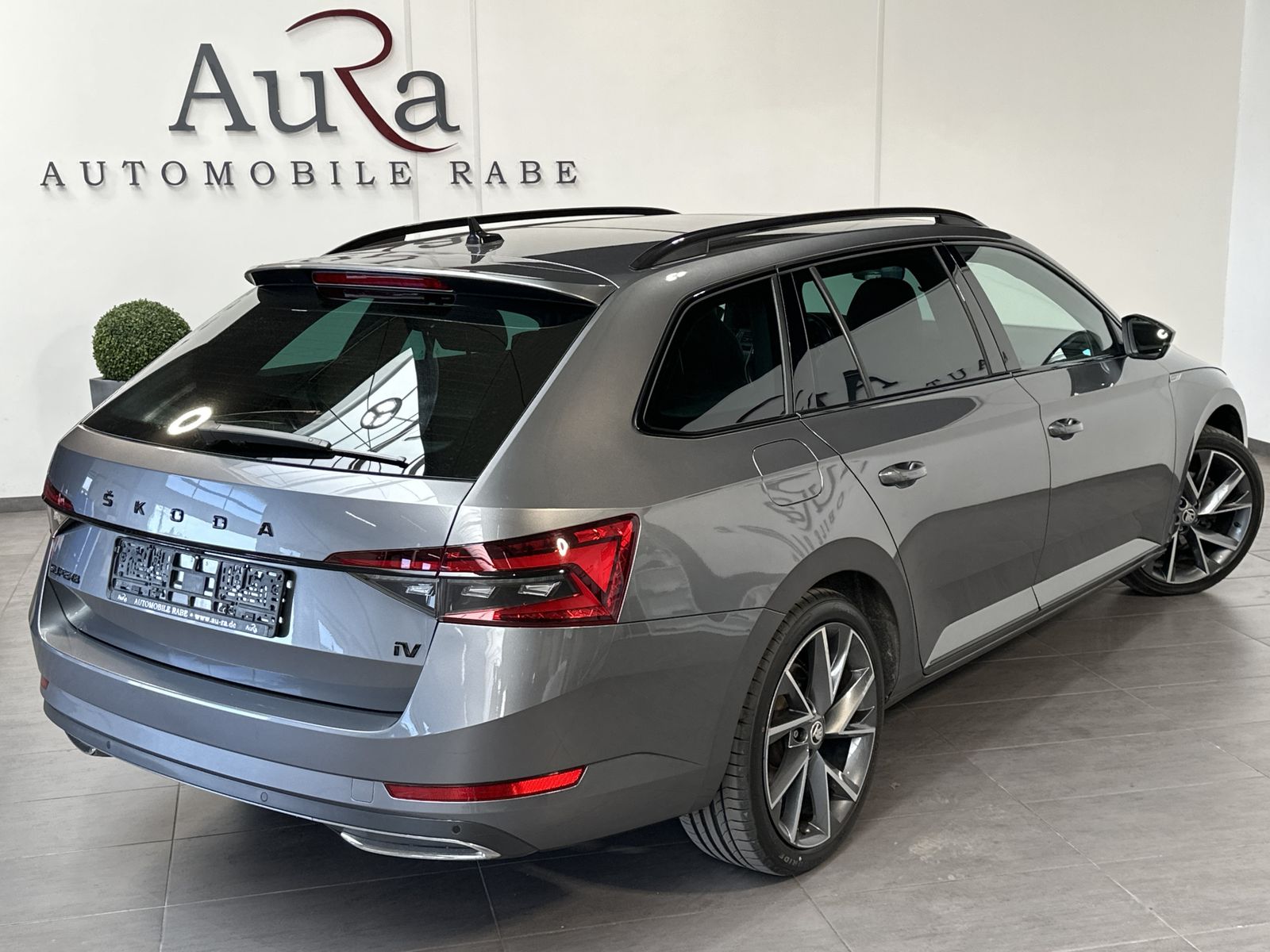 Fahrzeugabbildung SKODA Superb Sportline iV NAV+LED+AHK+PANO+CANTON+19ZO