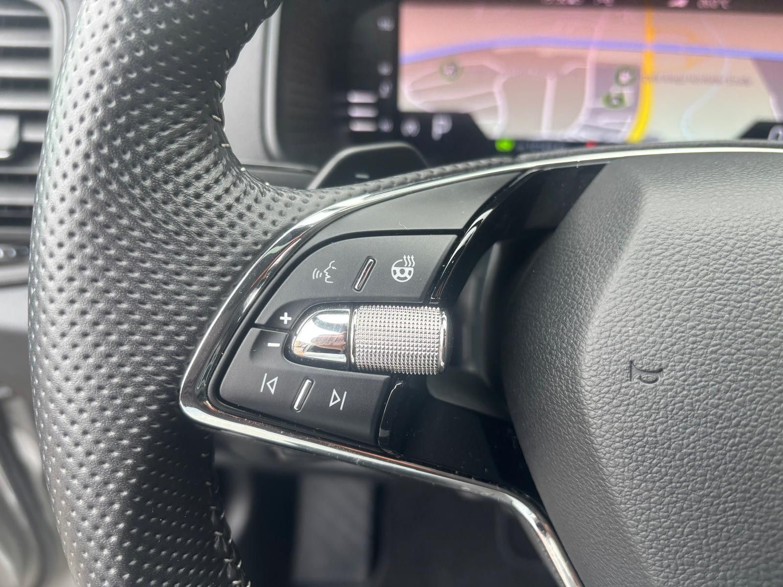 Fahrzeugabbildung SKODA Karoq SportLine 4x4-ACC-PANO-VIRTUAL-KAM-SHZ-LED