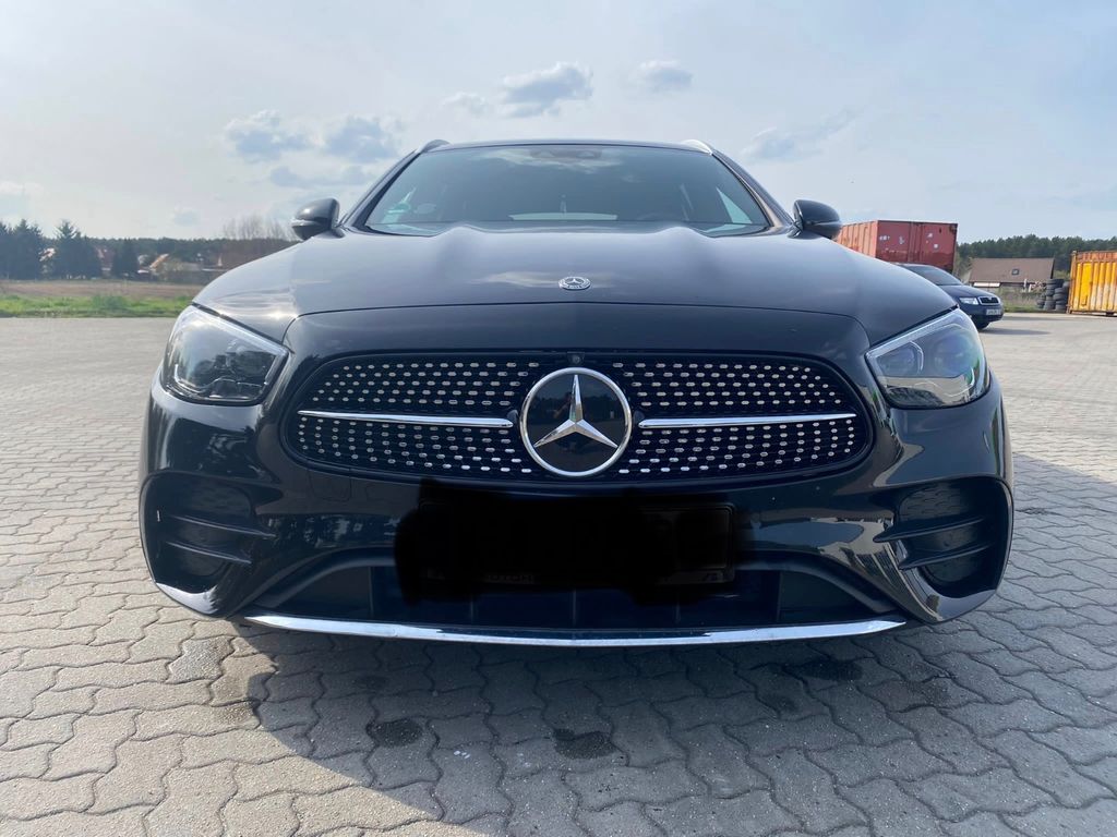 Image of Mercedes-Benz E 300