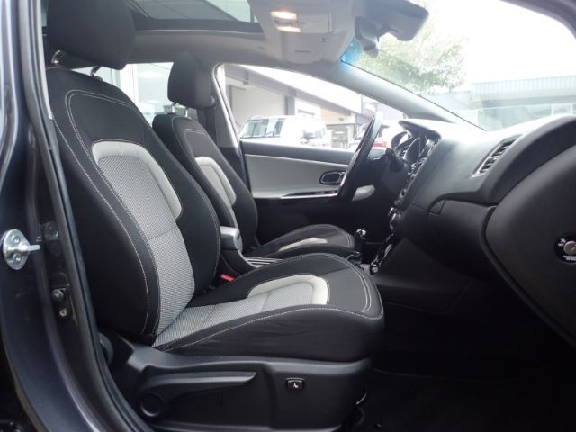 Fahrzeugabbildung Kia Ceed Spirit El. Panodach Navi Xenon Kurvenlicht