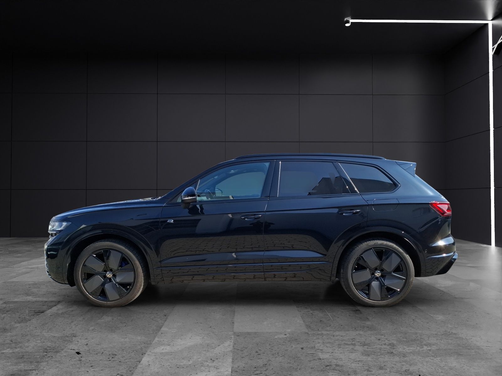 Fahrzeugabbildung Volkswagen Touareg TSI eHybrid R-Line 4M Matrix AHK Pano HU