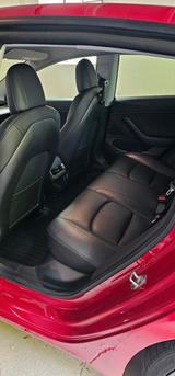Tesla Model 3 Allradantrieb mit Dualmotor Performa... - rote Tesla Model 3