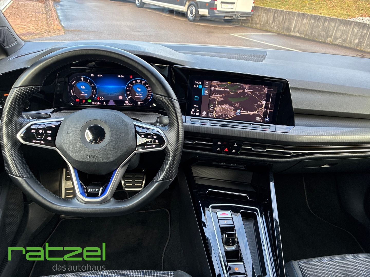 Fahrzeugabbildung Volkswagen Golf VIII GTE eHybrid 1.4 AHK Navi RFK Matrix LE