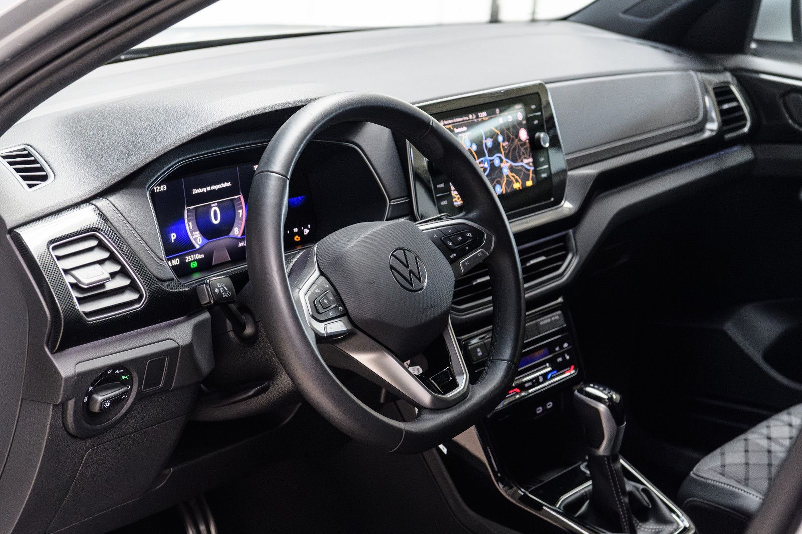 Fahrzeugabbildung Volkswagen T-Cross R-Line 1.5 TSI DSG IQ-LED+AHK+KAMERA+ACC