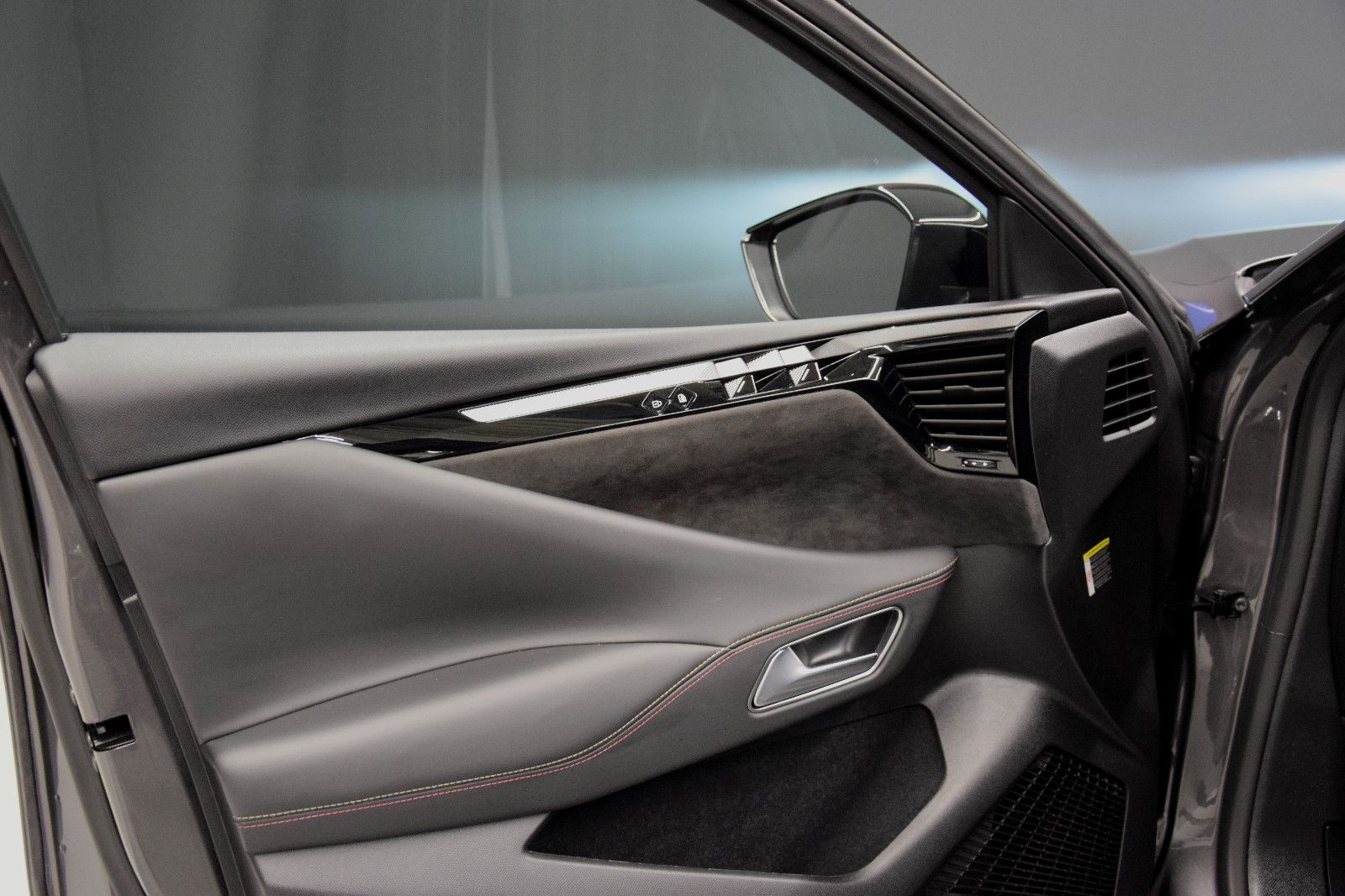 Fahrzeugabbildung DS Automobiles DS4 Performance Line Kamera Sitzheizung