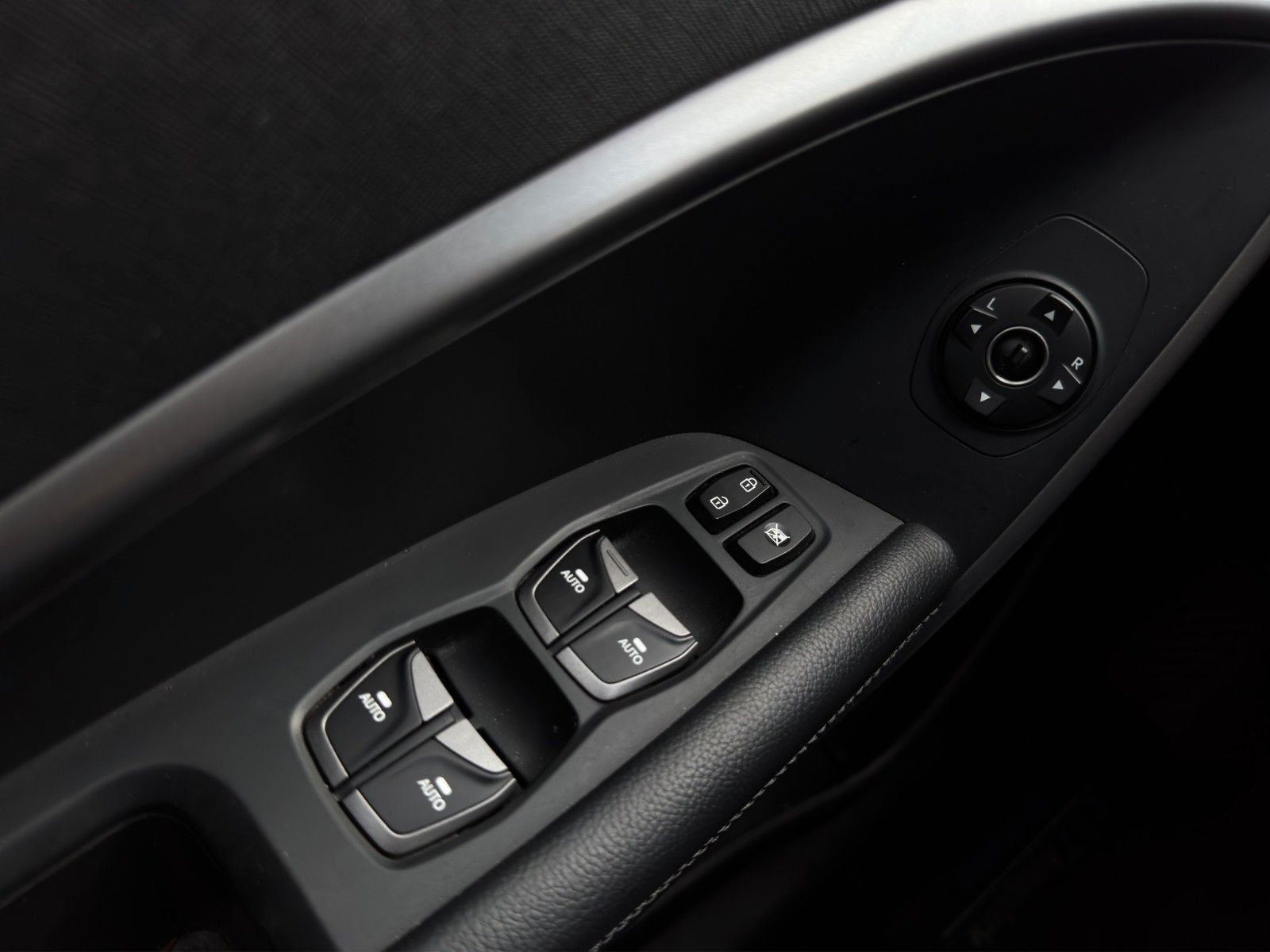 Fahrzeugabbildung Hyundai Santa Fe 2WD*AHK*Kamera*Xenon*Vollleder*Tempomat