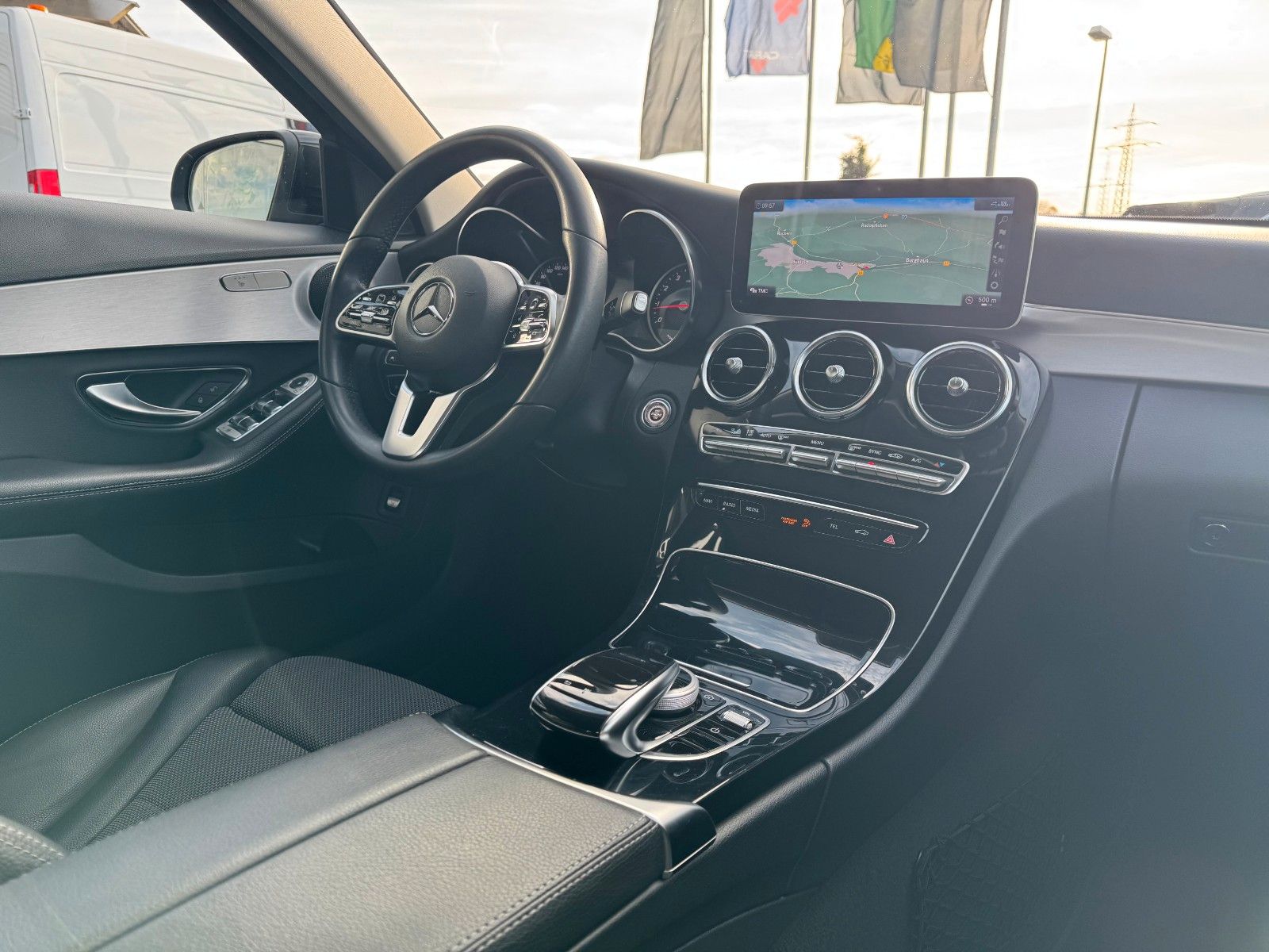 Fahrzeugabbildung Mercedes-Benz C 200 C Limousine+Avantgarde+AHK+RFK+TotW