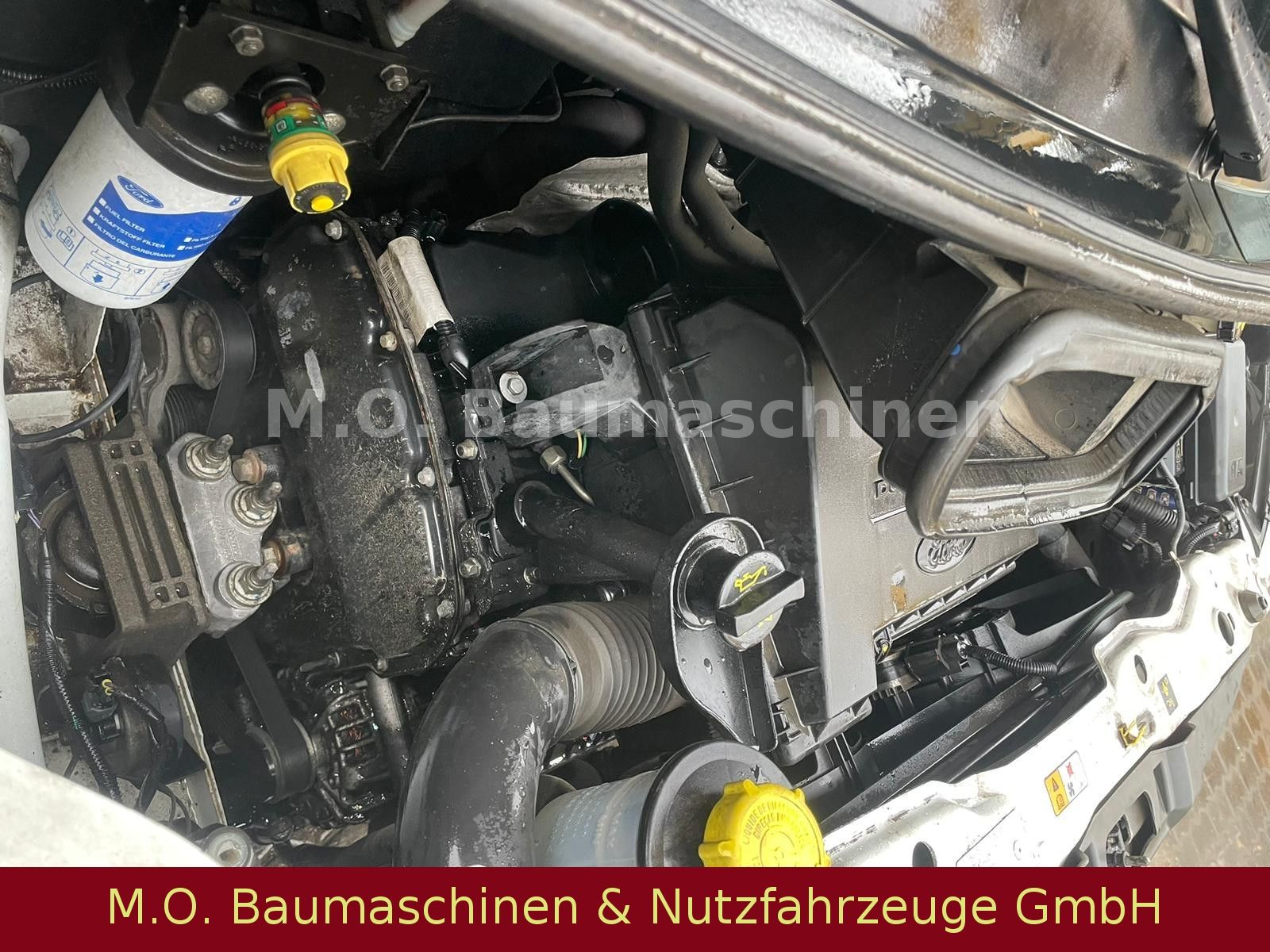 Fahrzeugabbildung Ford Transit 115T300 / 9 Sitzer