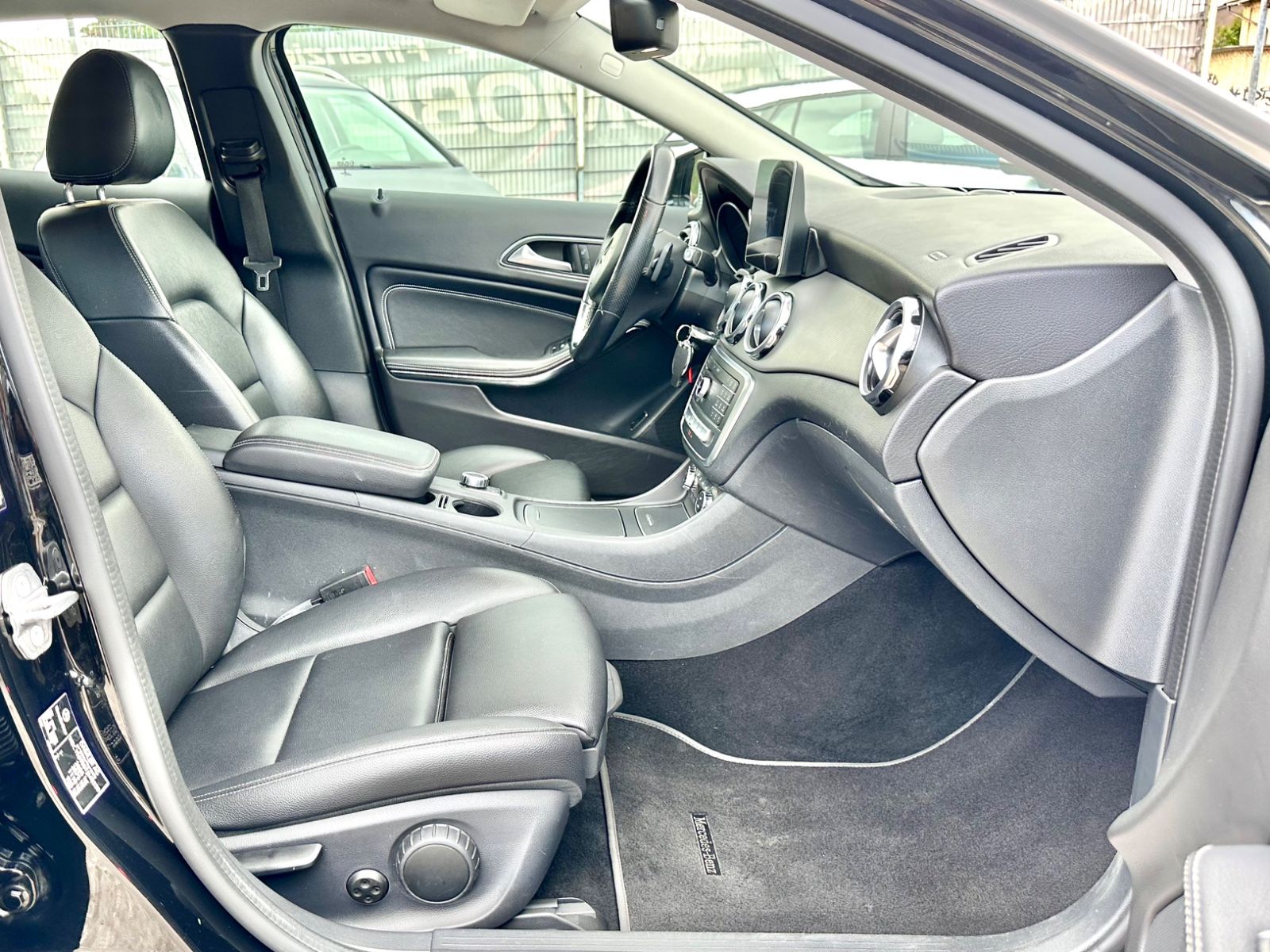 Fahrzeugabbildung Mercedes-Benz GLA 200 d URBAN*AUTOM+MOD.2020+18LM*