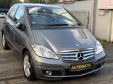 Mercedes-Benz A 180 AUTOMATIK+SCHECKHEFT+PDC VORNE+HINTEN - Mercedes-Benz A 180 Gebrauchtwagen in Mönchengladbach