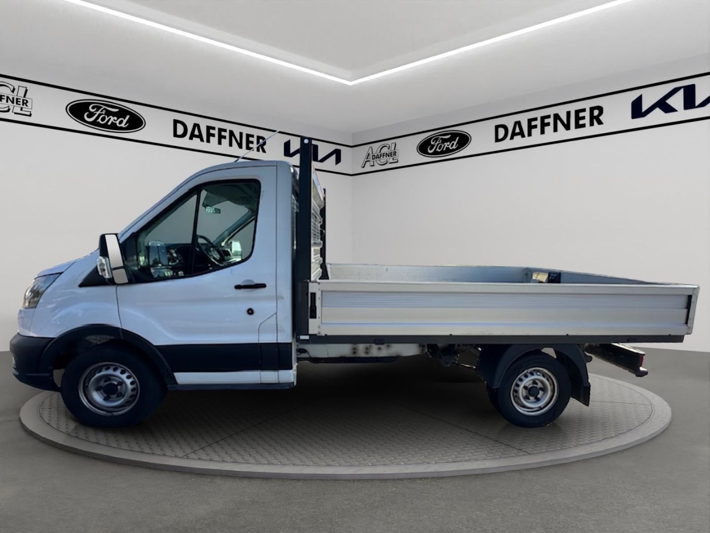 Fahrzeugabbildung Ford Transit Pritsche 350 L2 Einzelkabine Basis AHK A