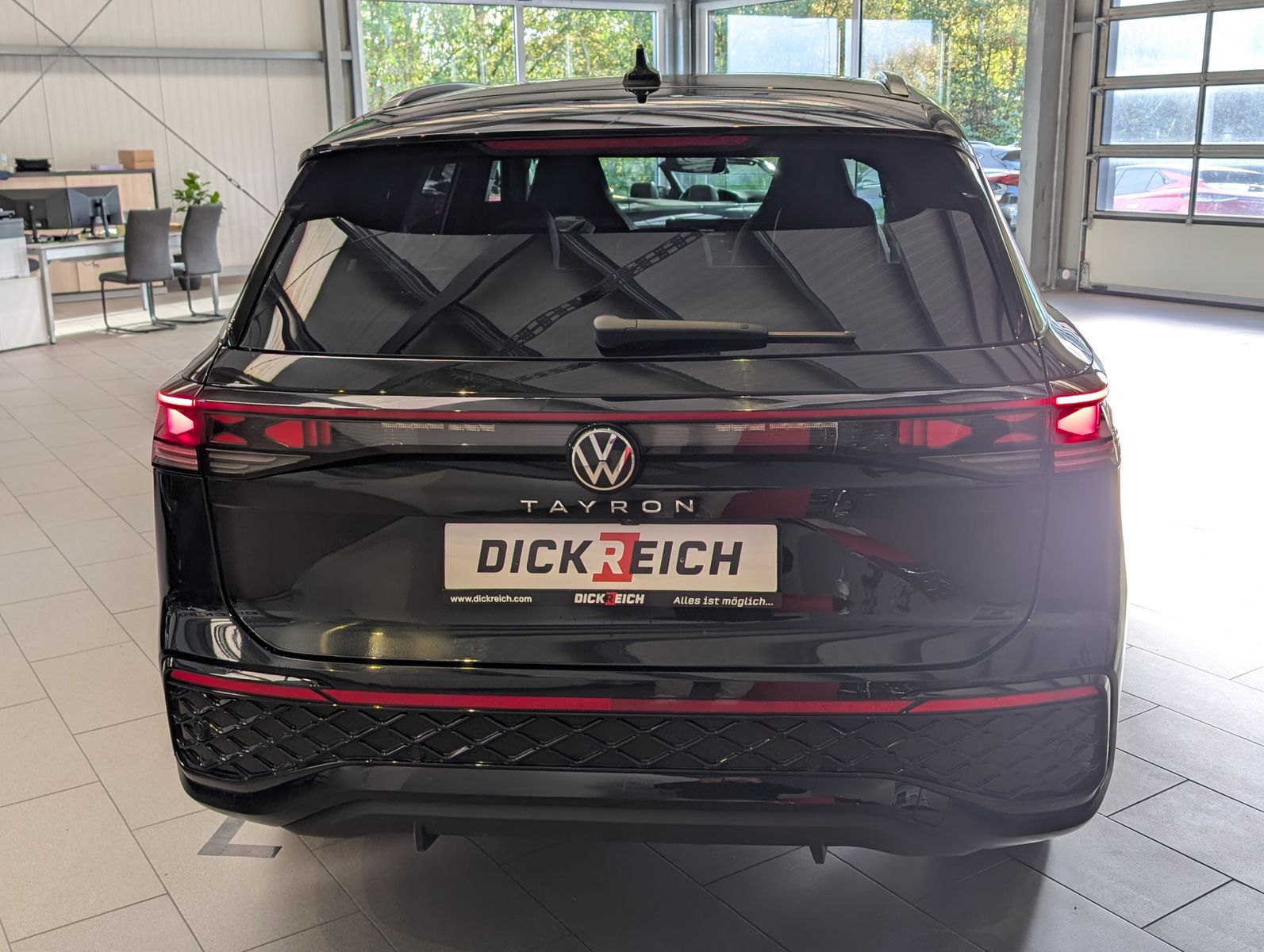 Fahrzeugabbildung Volkswagen Tayron 2.0 4M R-Line Launch Pano Matrix AHK 20"
