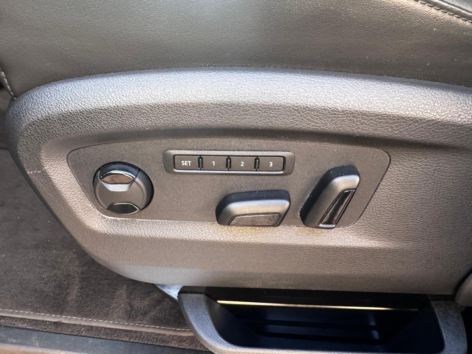Fahrzeugabbildung Volkswagen T6 Transporter Multivan Highline 4Motion 2.0 TDI