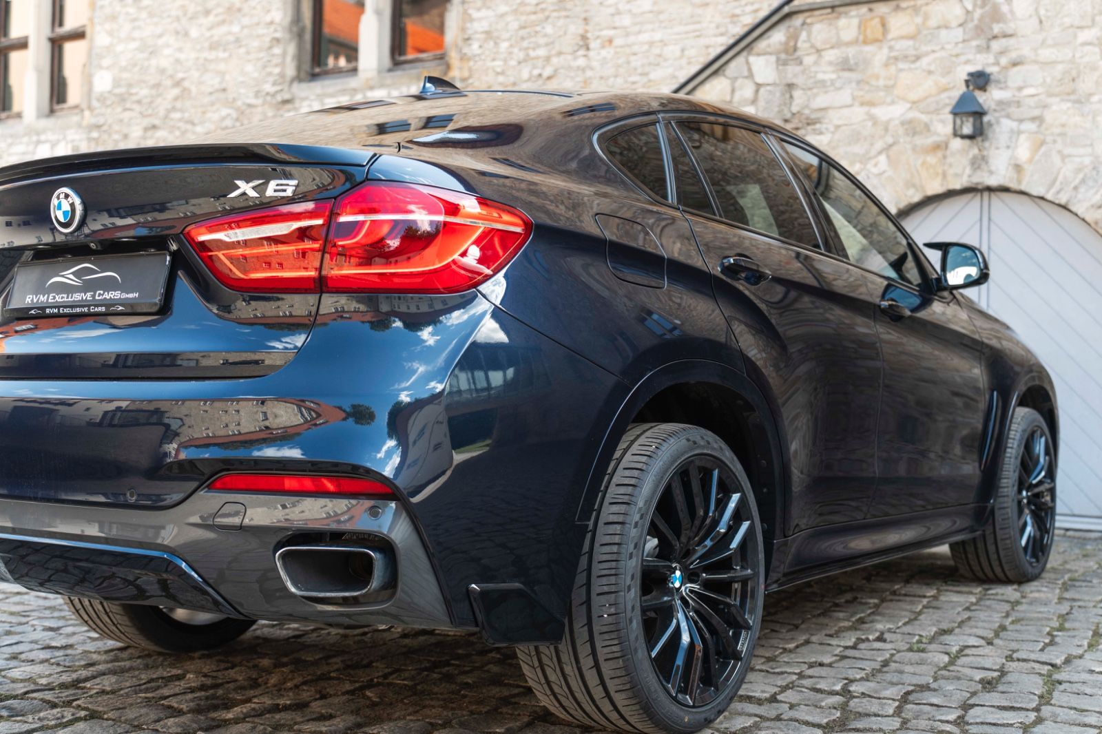 Fahrzeugabbildung BMW X6 xDrive35i M HUD H&K 360° LED TOTW PDC