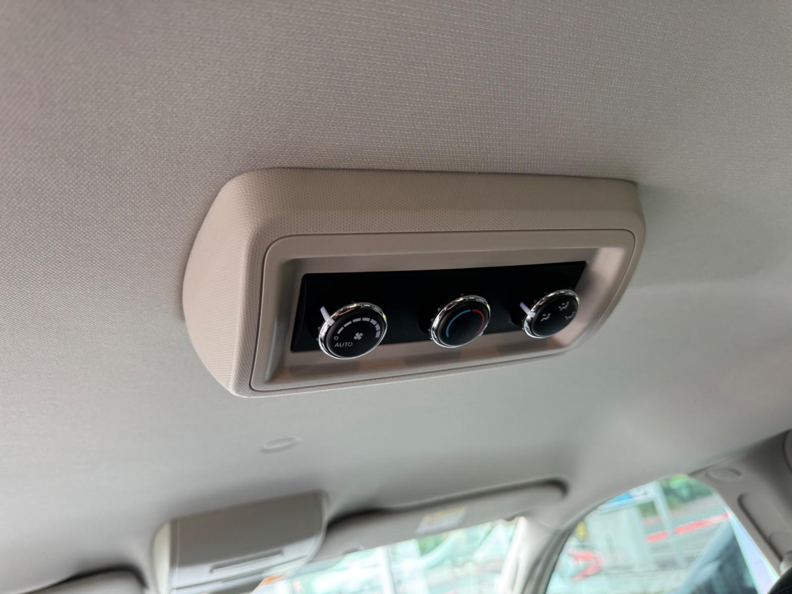 LANCIA VOYAGER SILVER 2.8 177 CH BVA 7 PLACES / CUIR / CLIM AUTO - 171300 km