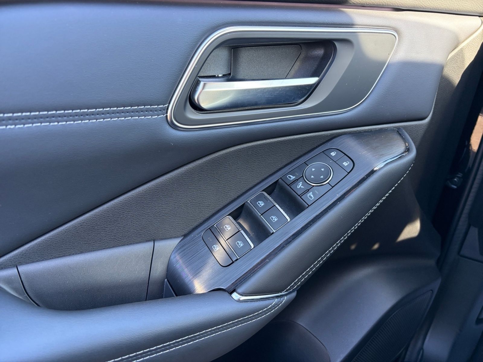 Fahrzeugabbildung Nissan Qashqai 1.3 DIG-T Tekna*Navi*AHK*360°Kamera*SHZ*