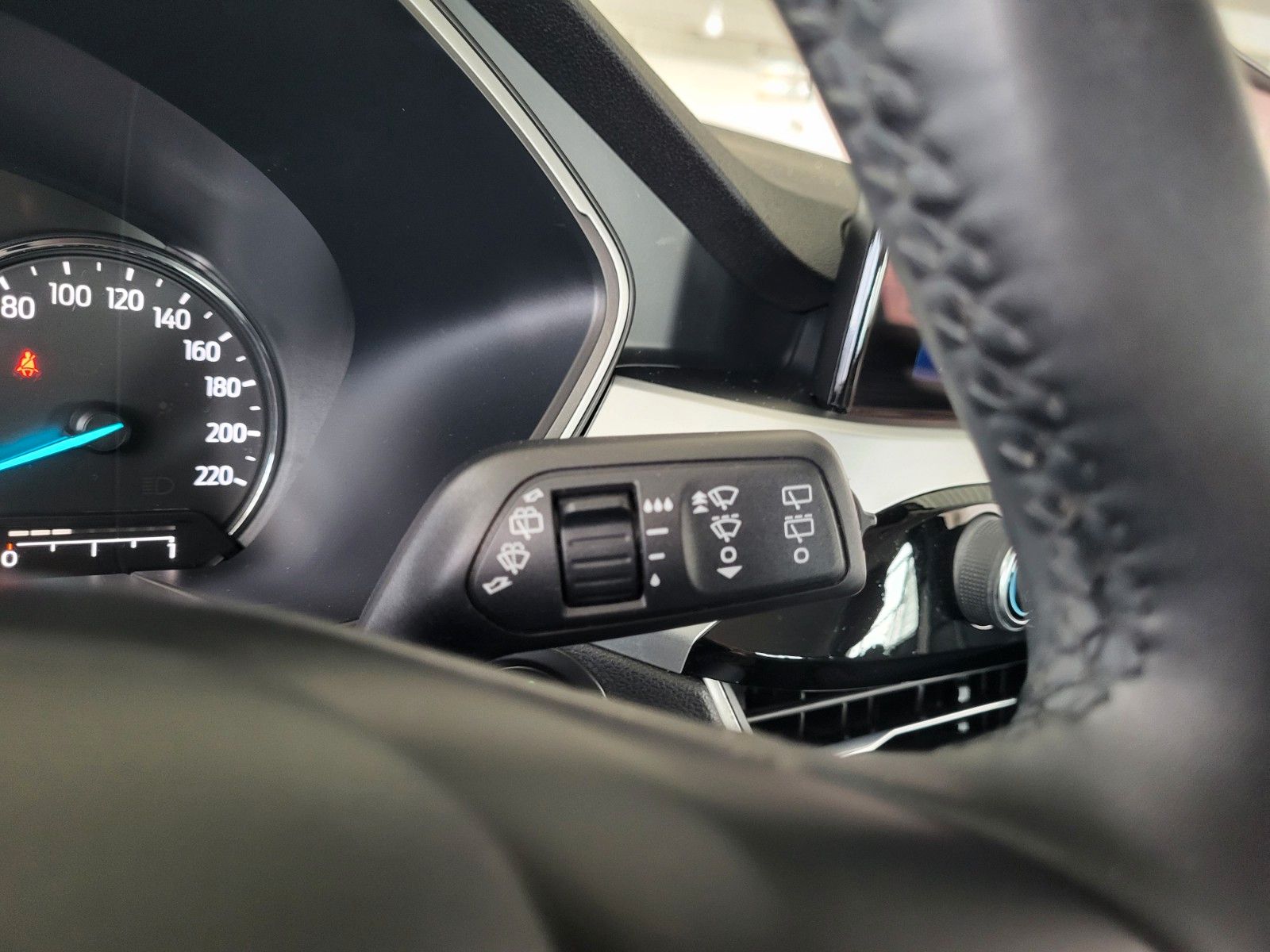 Fahrzeugabbildung Ford Kuga Plug-In/NAVI/SITZHZG./AHK/PDC