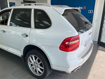 Porsche Cayenne - 2