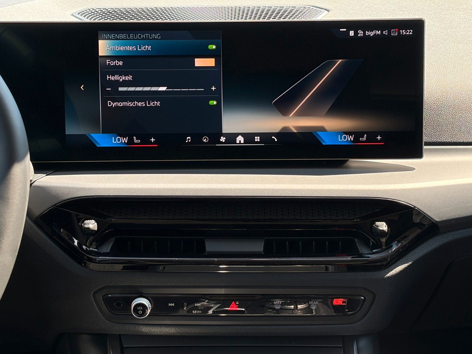 Fahrzeugabbildung BMW 318i Touring CockPit+ Alarm 3Z-Klima Kamera SHZ
