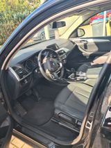 BMW X3 xDrive20d AT - - BMW X3: At