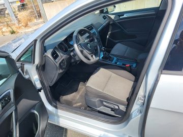 Volkswagen Golf - 10