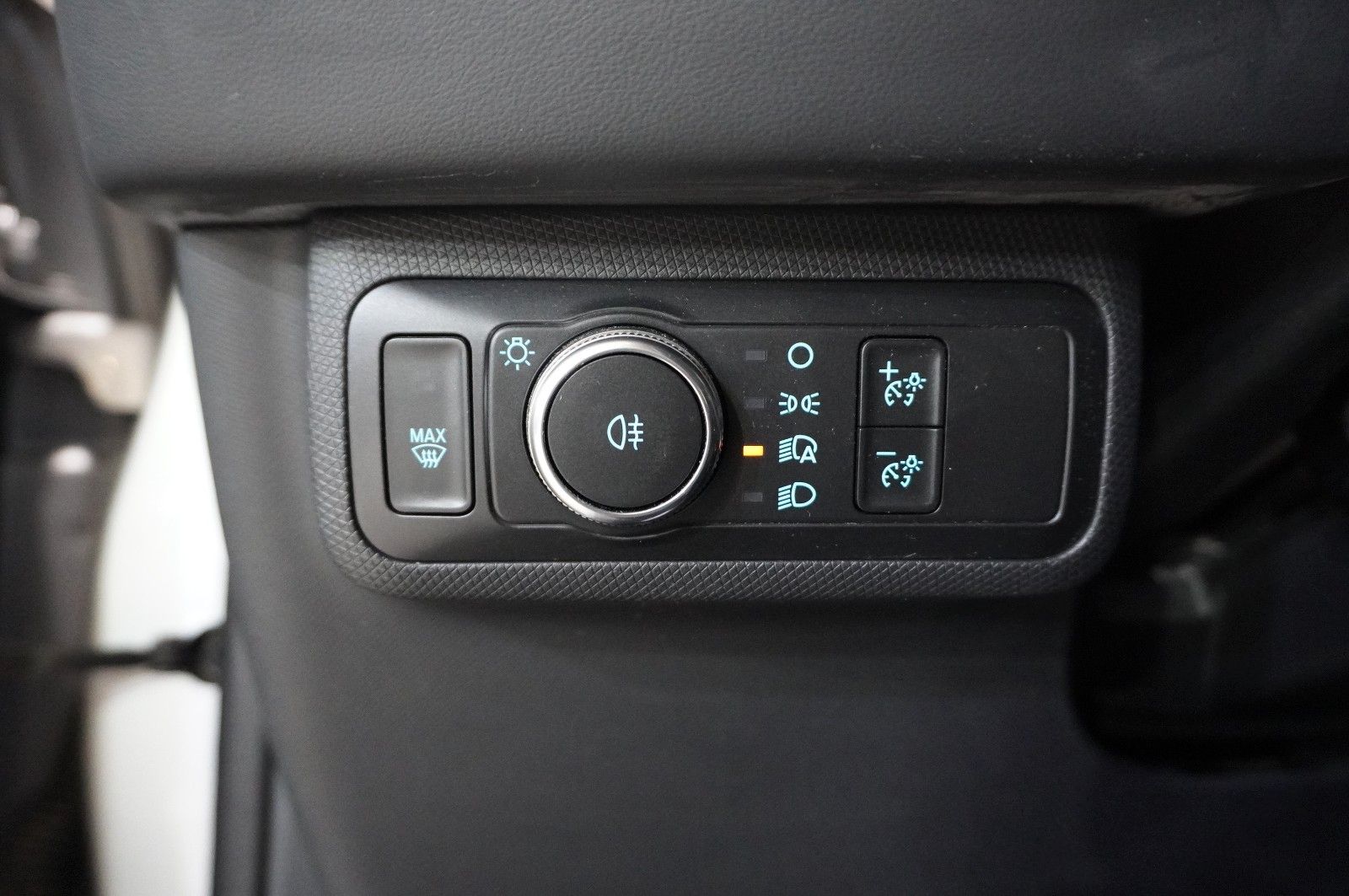 Fahrzeugabbildung Ford Mustang Mach-E NAVI/LED/KAMERA/LEDER/SHZ/DAB+