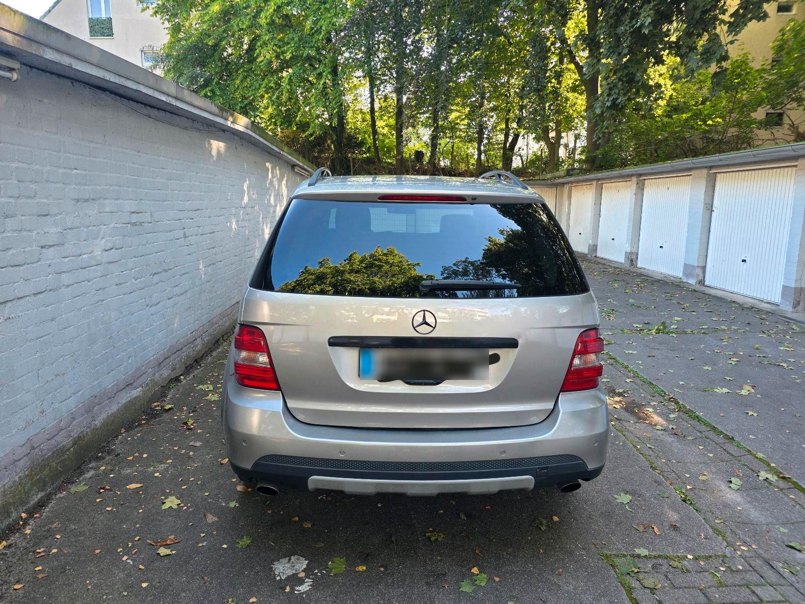 Mercedes-Benz ML280 2006 — interior