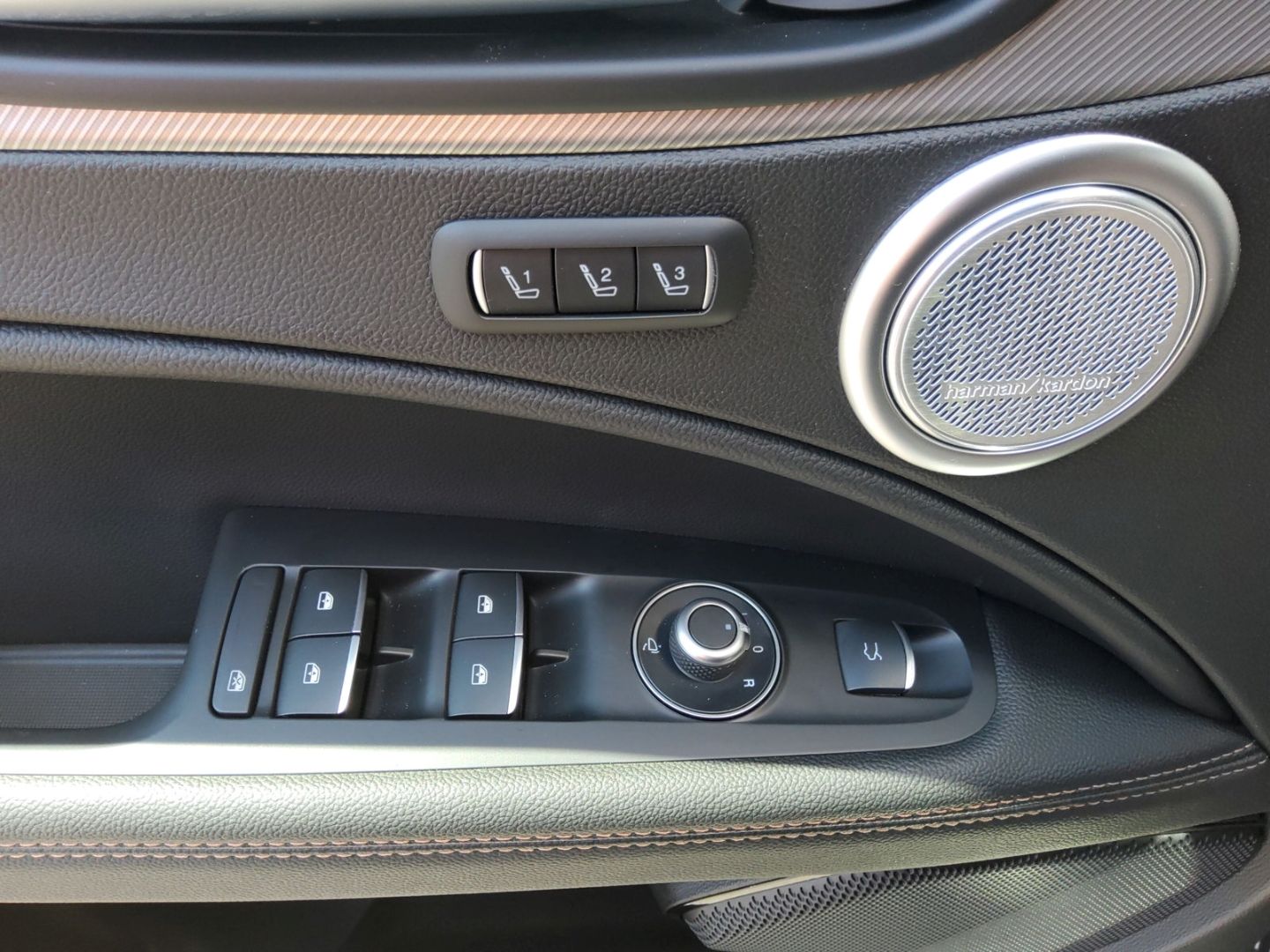 Fahrzeugabbildung Alfa Romeo Stelvio Intensa Sondermodell, Navi, 360°, 1,99%