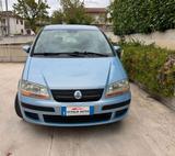 Fiat Idea 1.3 MJT 70 cv. Dynamic - blaue Fiat Idea