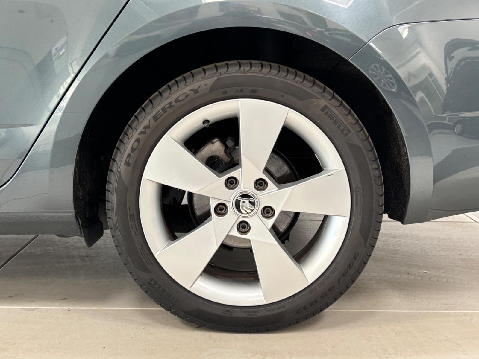 Skoda Octavia 2.0 TDI,Automatik,Scheckheft,Teilleder