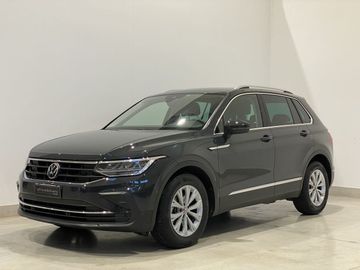 Volkswagen Tiguan - 1