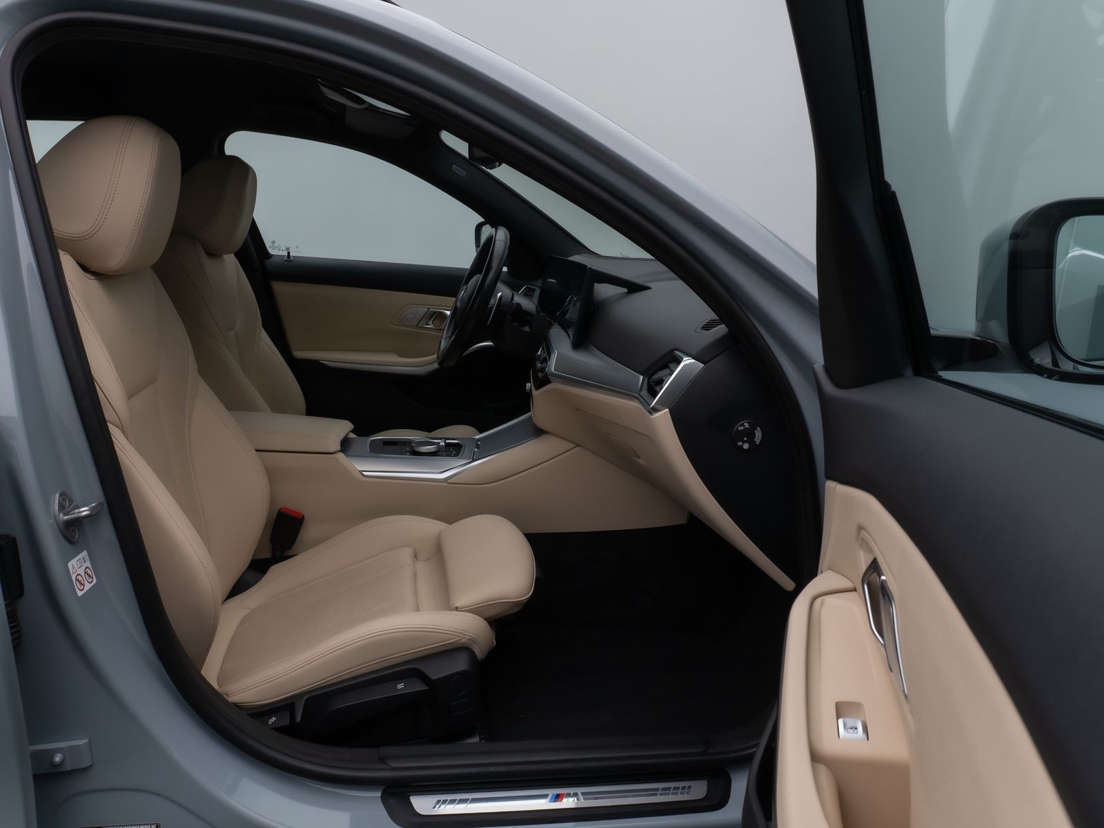 Fahrzeugabbildung BMW 320d M Sport Kamera DAB HUD Fernlichtassis Alarm