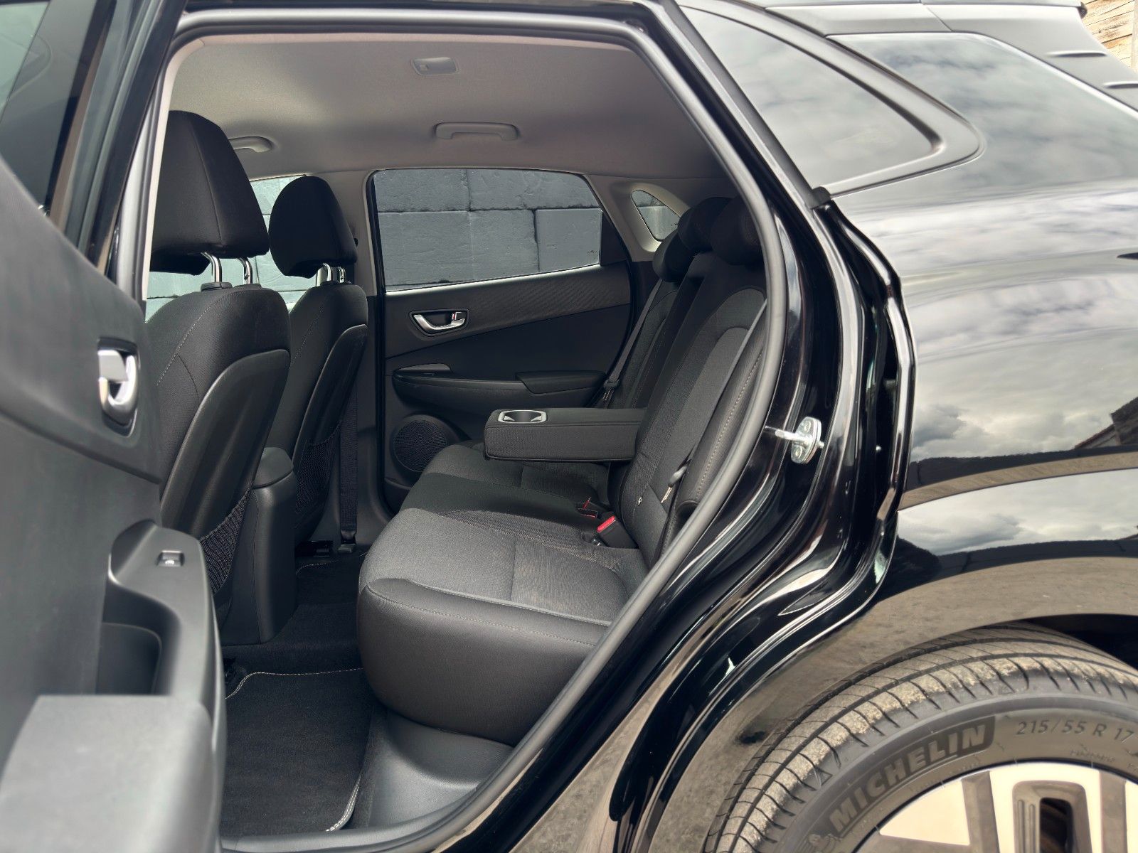 Fahrzeugabbildung Hyundai KONA E Edition 30+ PDC SHZ LHZ KRELL Temp CarPl.