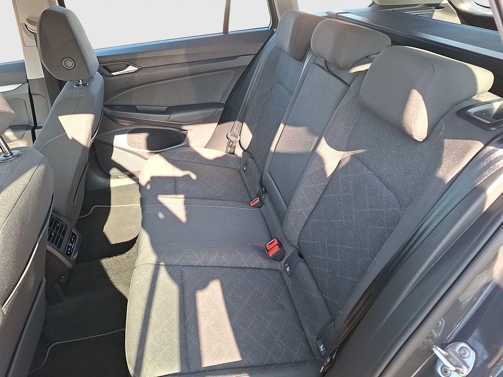 Fahrzeugabbildung Volkswagen Golf VIII Variant TDI Life DSG Standhzg LED Navi