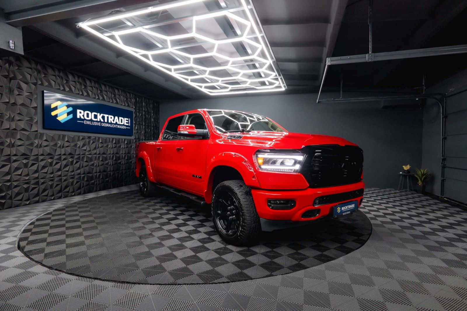 Fahrzeugabbildung Dodge RAM 5.7 V8 HEMI 4x4 LPG BRC Offroad Night-Paket