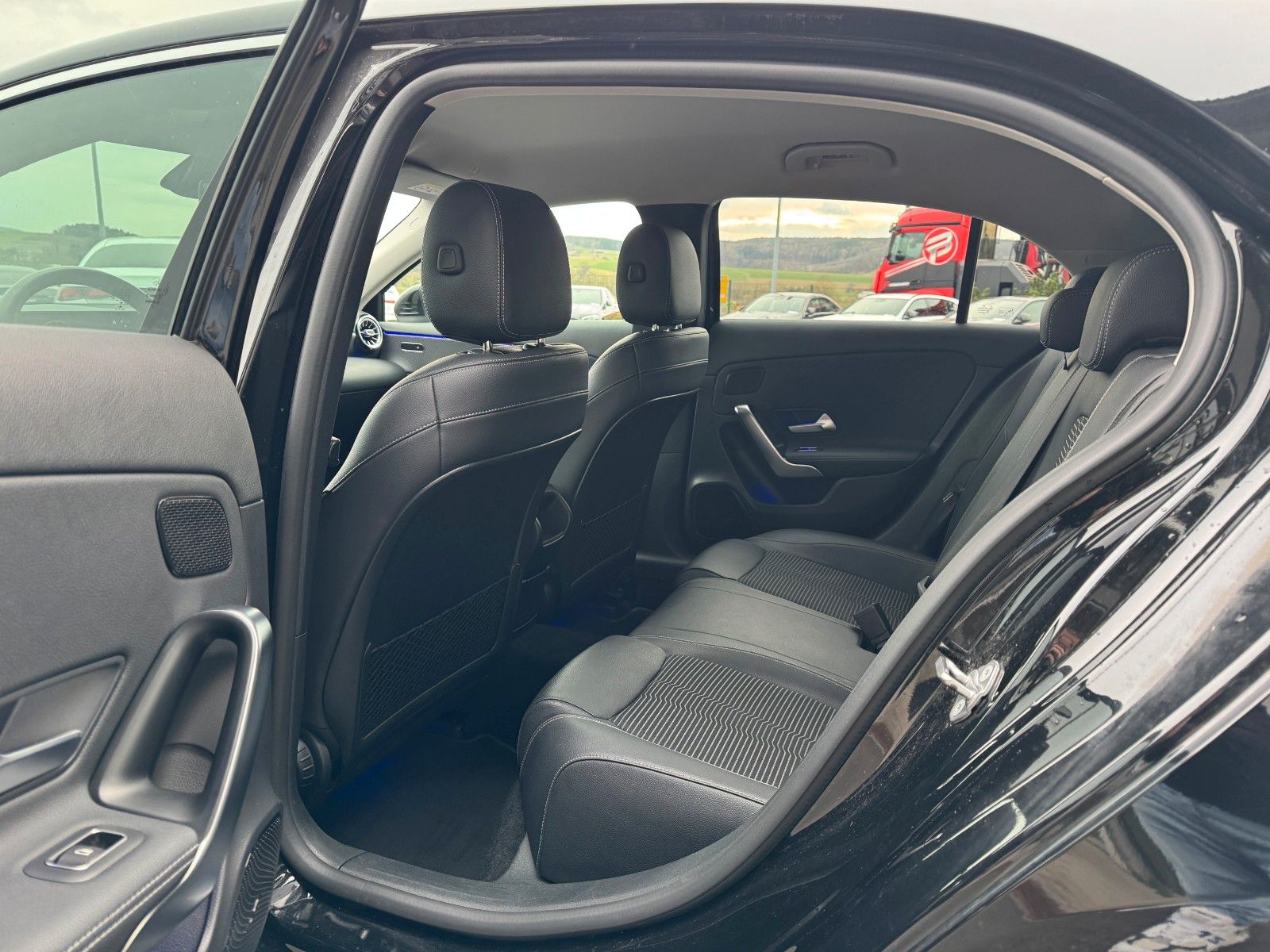 Fahrzeugabbildung Mercedes-Benz A 180 Progressive MBUX+LED+Ambiente+Carplay