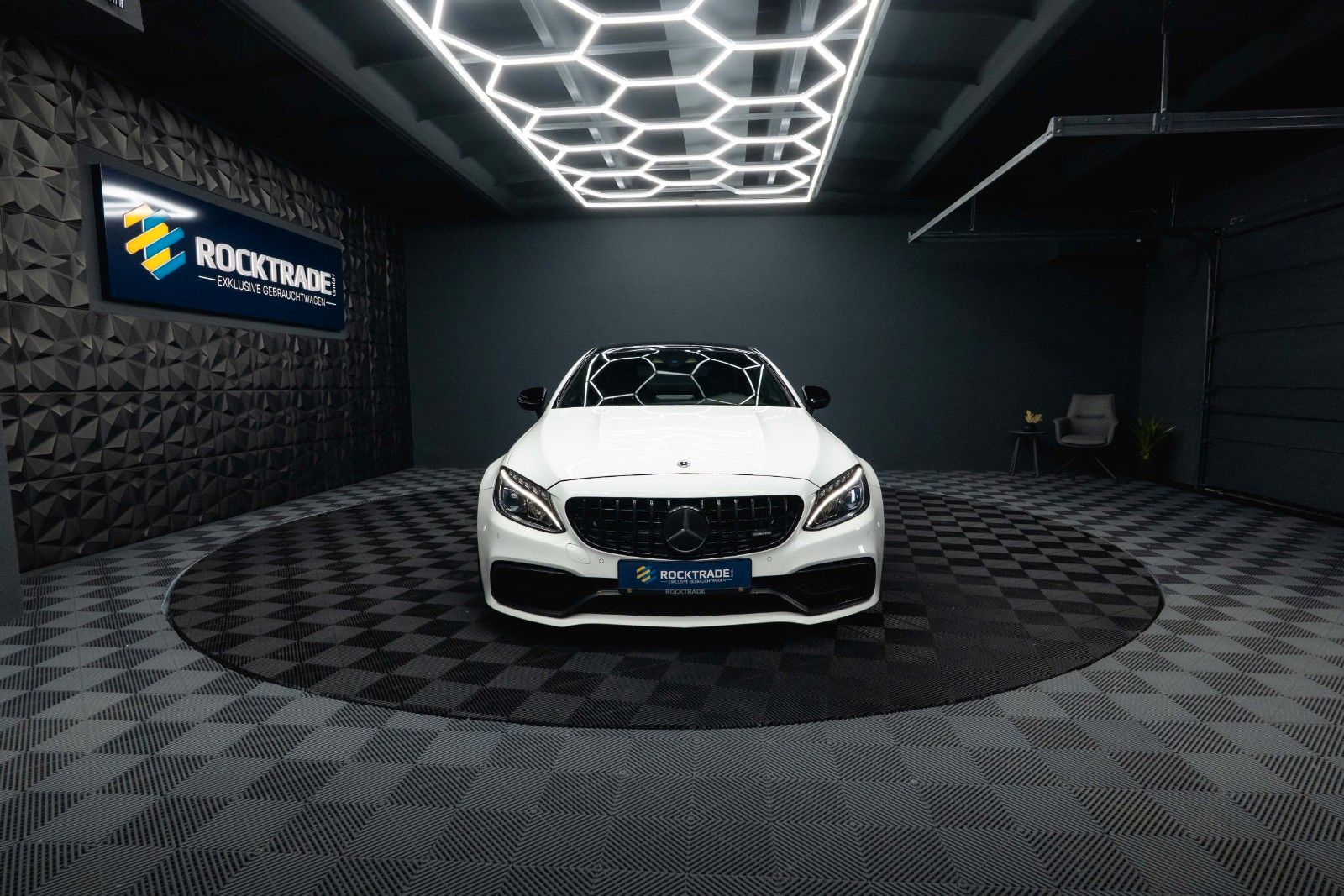 Fahrzeugabbildung Mercedes-Benz C 63 AMG Coupe Edition 1 Night Carbon *ACC*LED*