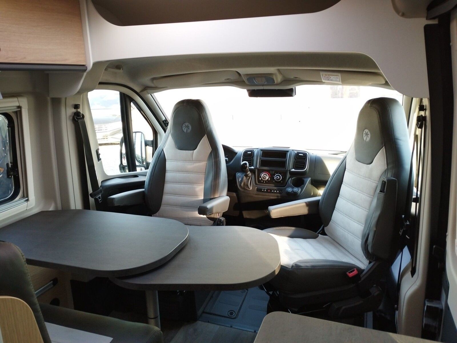 Fahrzeugabbildung Sunlight Adventure Cliff 640 Automatik, Dörr Edition, LTE