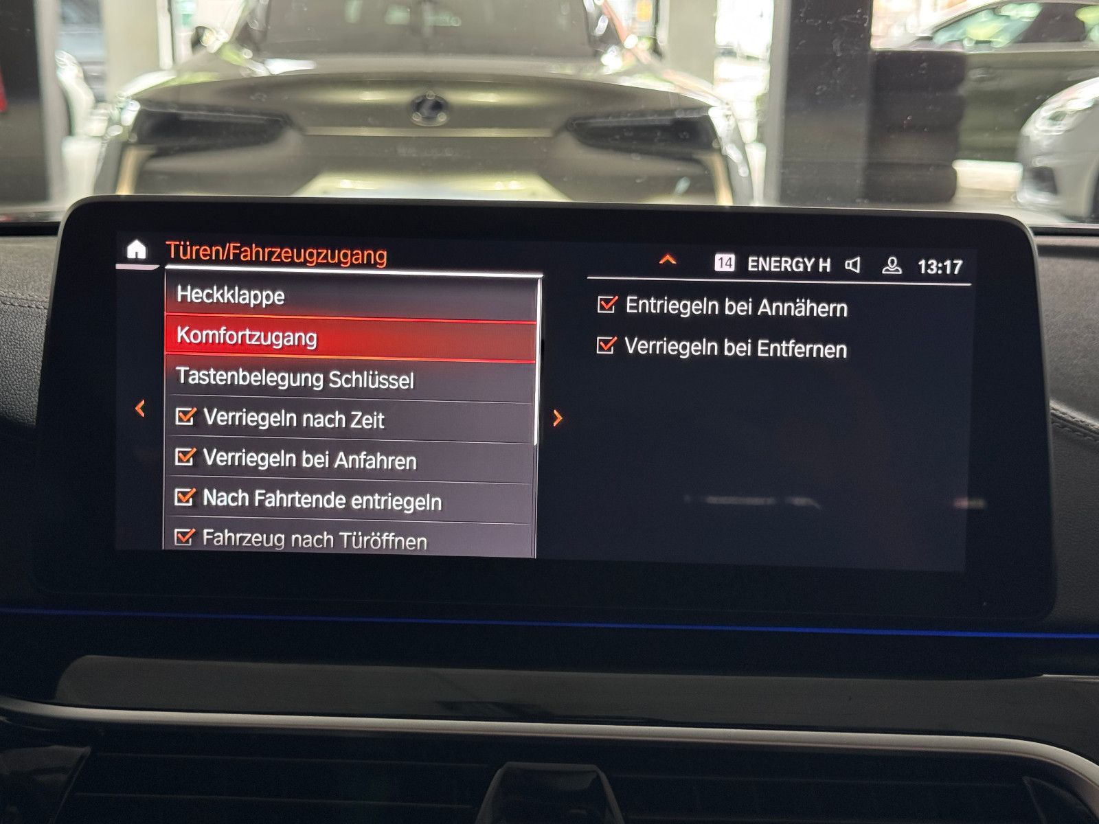 Fahrzeugabbildung BMW 520 d T LUXURY LINE HUD PANORAMA LASER VOLL