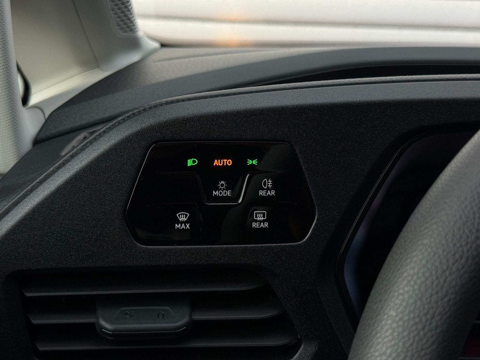 Fahrzeugabbildung Volkswagen Caddy 1.5 TSI AHK GRA Kamera PDC SHZ Lane Assist