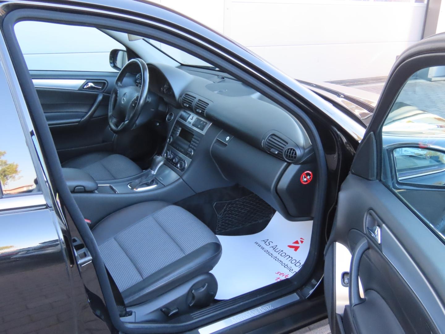 Mercedes-Benz C180 2004 — photo 16