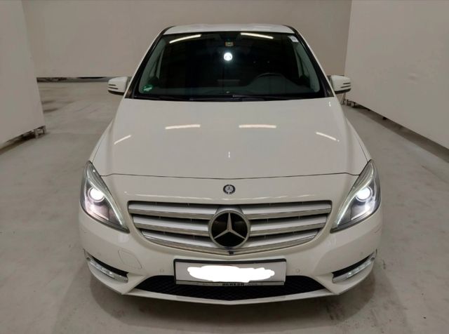 Mercedes-Benz B 180 Sport Paket / Bi-Xenon / EURO6