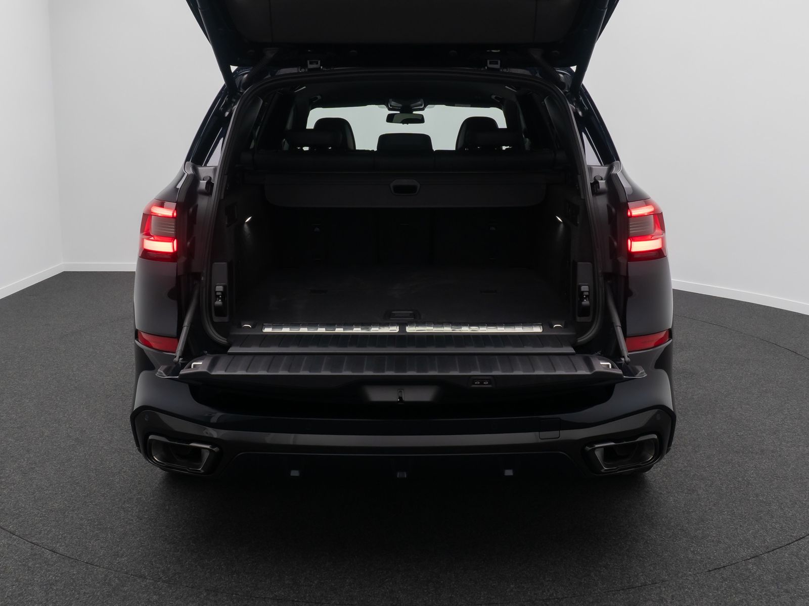 Fahrzeugabbildung BMW X5 xD45e M Sport HUD Kamera AHK Alarm DAB 21Zoll