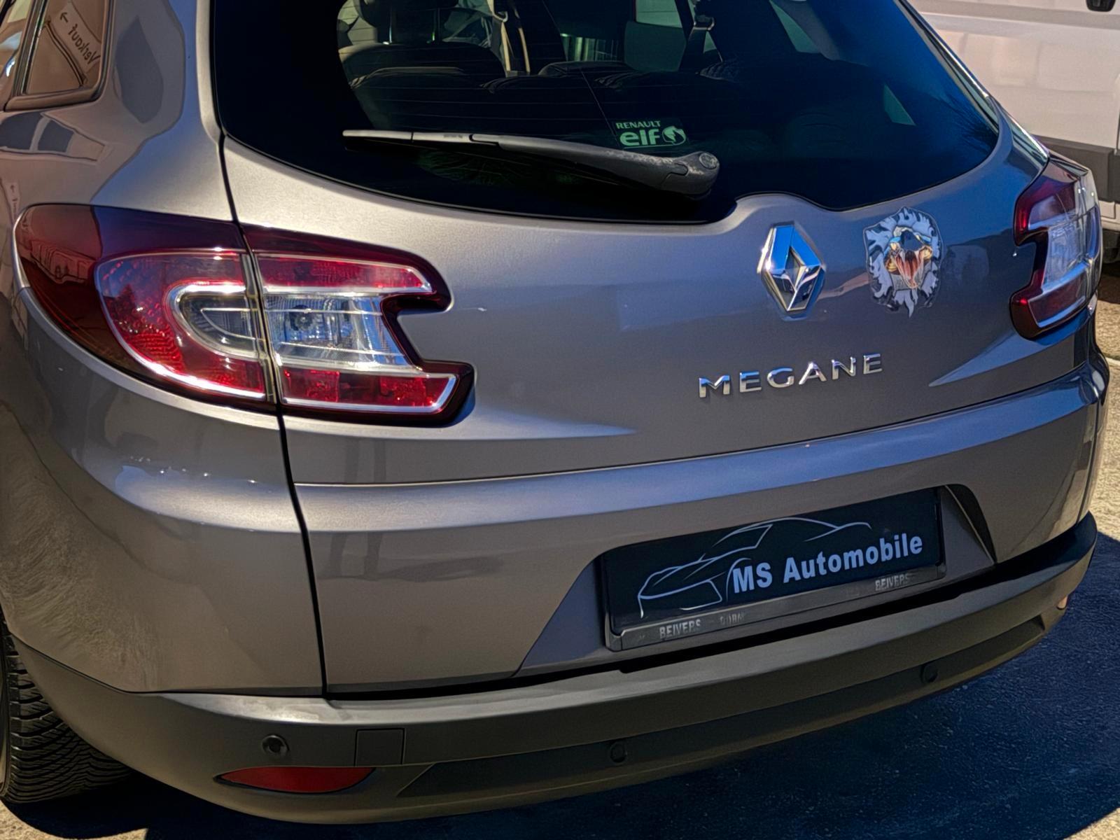 Renault Megane 2011 — photo 8
